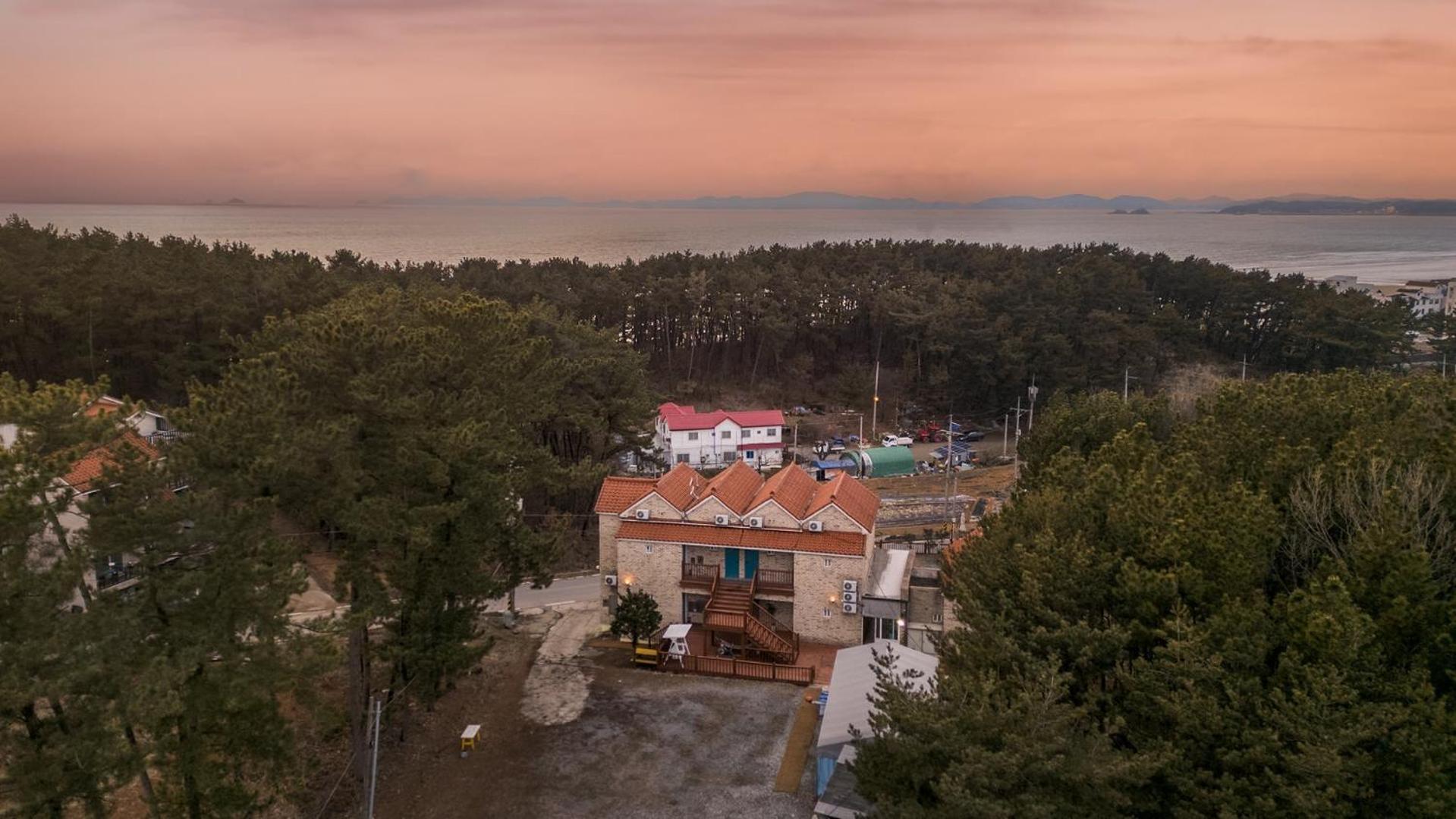 Taean Atirans Beach Pension Exteriér fotografie